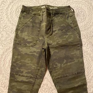 Mossimo high-rise jegging, camo. Size 2/26